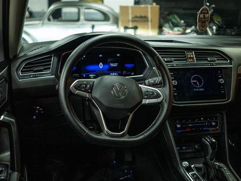 Used 2022 Volkswagen Tiguan SE image 17
