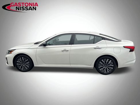 Used 2024 Nissan Altima 2.5 SV image 9
