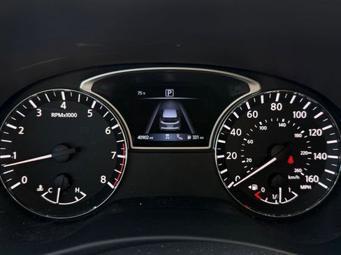 Used 2020 Nissan Pathfinder SL image 14