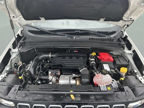 Used 2023 Jeep Renegade Latitude AWD/4WD image 39
