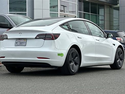 Used 2023 Tesla Model 3 Standard Range image 4