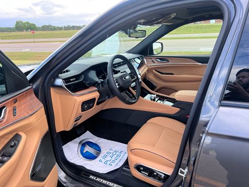 New 2026 Jeep Grand Cherokee Summit w/ Obsidian Package AWD/4WD image 21
