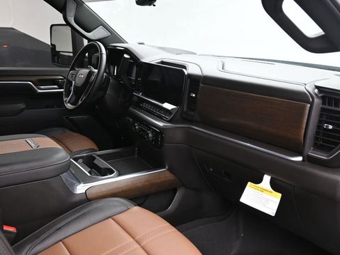 Used 2025 Chevrolet Silverado 2500 High Country w/ High Country Premium Package image 14