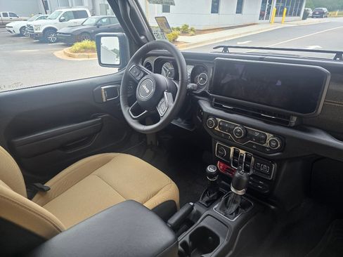 Used 2026 Jeep Wrangler Unlimited Sport AWD/4WD image 5