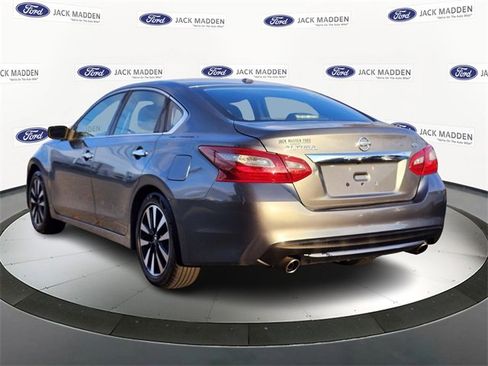 Used 2018 Nissan Altima 2.5 SV image 3