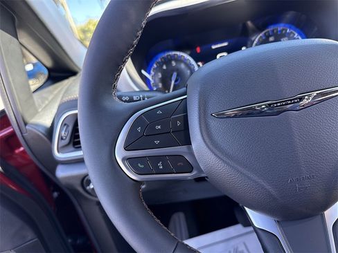 New 2026 Chrysler Pacifica Pinnacle image 15