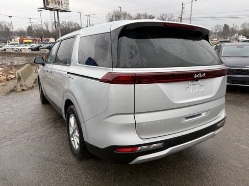 Certified 2023 Kia Carnival LX image 5