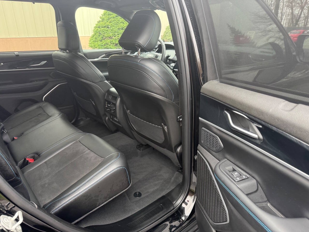 Used 2023 Jeep Grand Cherokee Trailhawk w/ Luxury Tech Group III AWD/4WD image 19