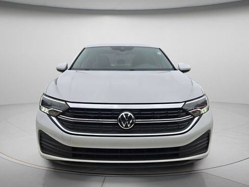 Certified 2023 Volkswagen Jetta SE FWD image 9