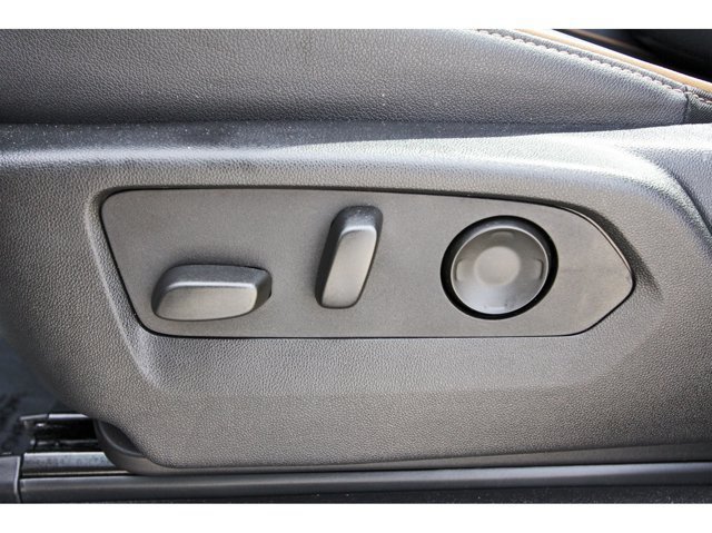 Used 2024 GMC Yukon AT4 w/ AT4 Premium Package AWD/4WD image 33