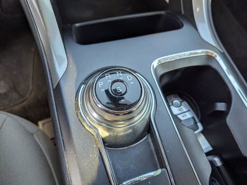 Used 2019 Ford Fusion SE image 19