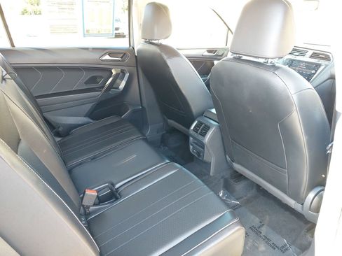 Used 2022 Volkswagen Tiguan SE FWD image 11