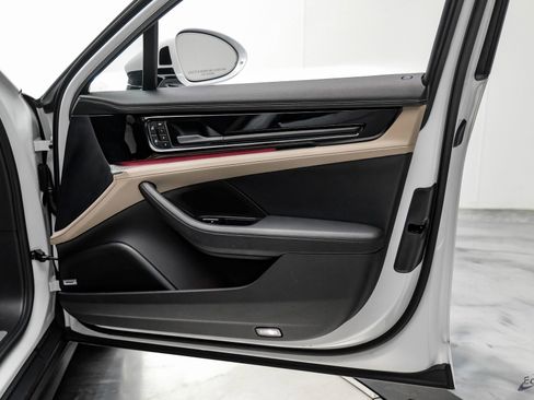 Used 2025 Porsche Panamera w/ Premium Package image 78