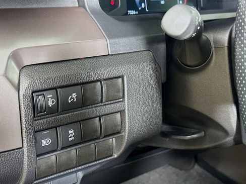 Used 2025 Toyota Tacoma SR5 AWD/4WD image 10