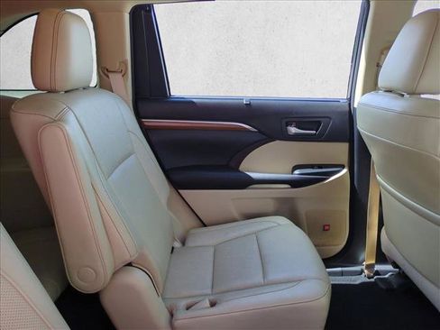 Used 2017 Toyota Highlander Limited Platinum AWD/4WD image 21