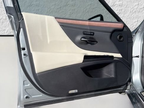 Used 2025 Lexus ES 350 w/ Premium Package FWD image 21