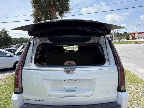 Used 2016 Cadillac Escalade ESV Platinum RWD image 39