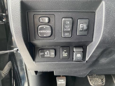 Used 2016 Toyota Tundra Limited image 23