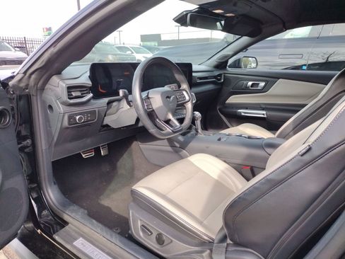 Used 2024 Ford Mustang Premium image 4