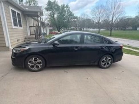 Used 2020 Kia Forte LXS image 2