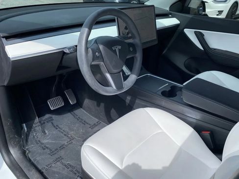 Used 2021 Tesla Model Y Long Range image 10