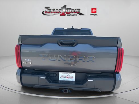 Used 2022 Toyota Tundra SR5 w/ SR5 Convenience Package AWD/4WD image 5