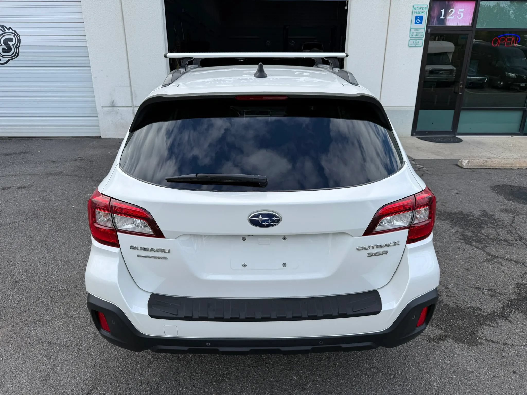 Used 2019 Subaru Outback 3.6R Touring AWD/4WD image 7