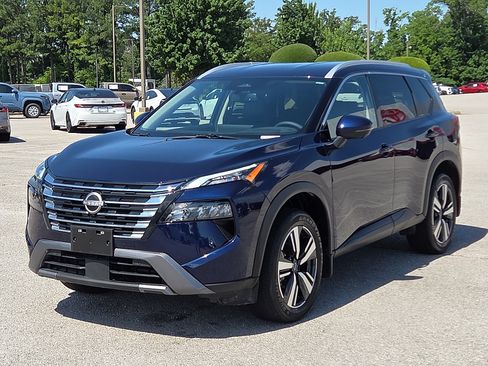 Used 2025 Nissan Rogue SL AWD/4WD image 2