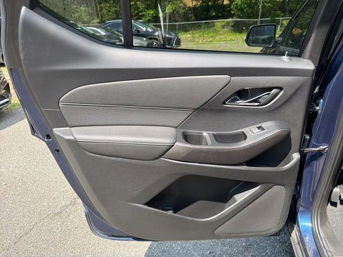 Used 2023 Chevrolet Traverse LT FWD image 17