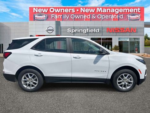 Used 2022 Chevrolet Equinox LS AWD/4WD image 4