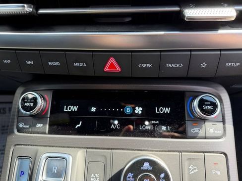 Used 2025 Hyundai Palisade Calligraphy AWD/4WD image 4