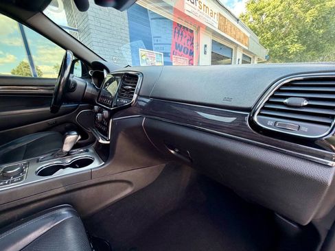 Used 2020 Jeep Grand Cherokee Overland AWD/4WD image 33