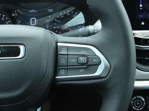 Used 2025 Jeep Compass Limited AWD/4WD image 25