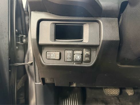 Used 2017 Toyota Tacoma TRD Off-Road AWD/4WD image 23