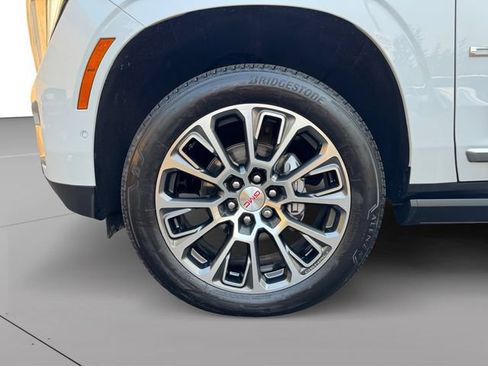 Used 2026 GMC Yukon Denali w/ Denali Reserve Package AWD/4WD image 9