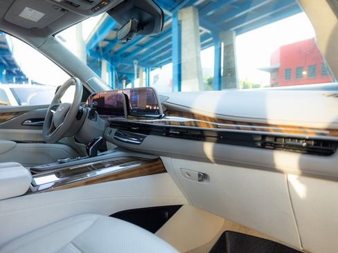 Used 2024 Cadillac Escalade Sport Platinum w/ Heavy-Duty Trailer Package image 27