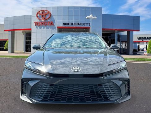Used 2025 Toyota Camry SE FWD image 3