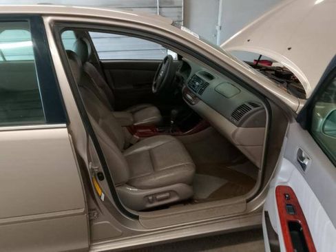Used 2002 Toyota Camry LE FWD image 30