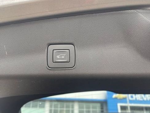 Used 2023 Chevrolet TrailBlazer RS w/ Sun and Liftgate Package image 6