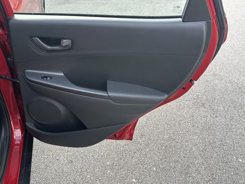 Used 2022 Hyundai Kona SE image 18