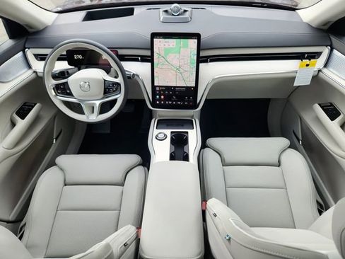 New 2025 Volvo EX90 Ultra w/ Protection Package Premier image 11