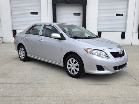 Used 2010 Toyota Corolla LE FWD image 3