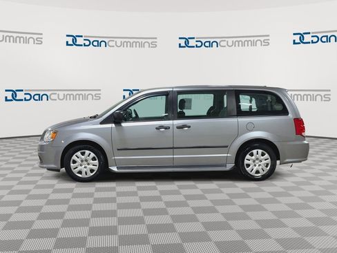 Used 2015 Dodge Grand Caravan American Value Package w/ UConnect Hands-Free Group FWD image 5