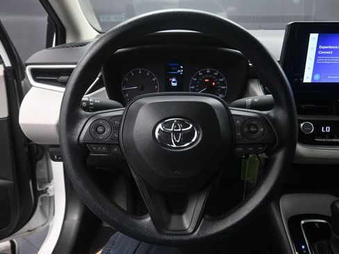 Used 2025 Toyota Corolla LE FWD image 6
