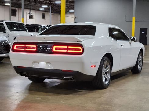 Used 2019 Dodge Challenger SXT RWD image 8