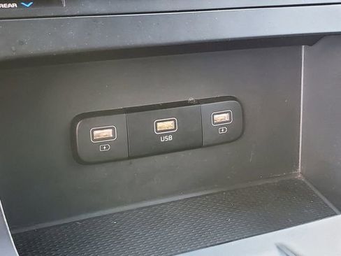 Used 2024 Kia Carnival LX image 26