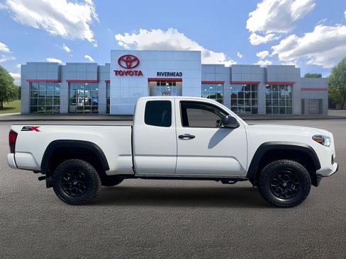 Certified 2022 Toyota Tacoma SR w/ SX Package AWD/4WD image 3