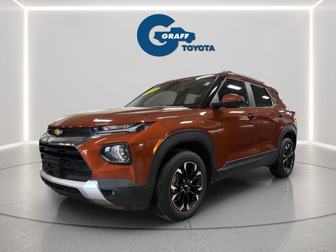 Used 2021 Chevrolet TrailBlazer LT w/ Convenience Package AWD/4WD image 2