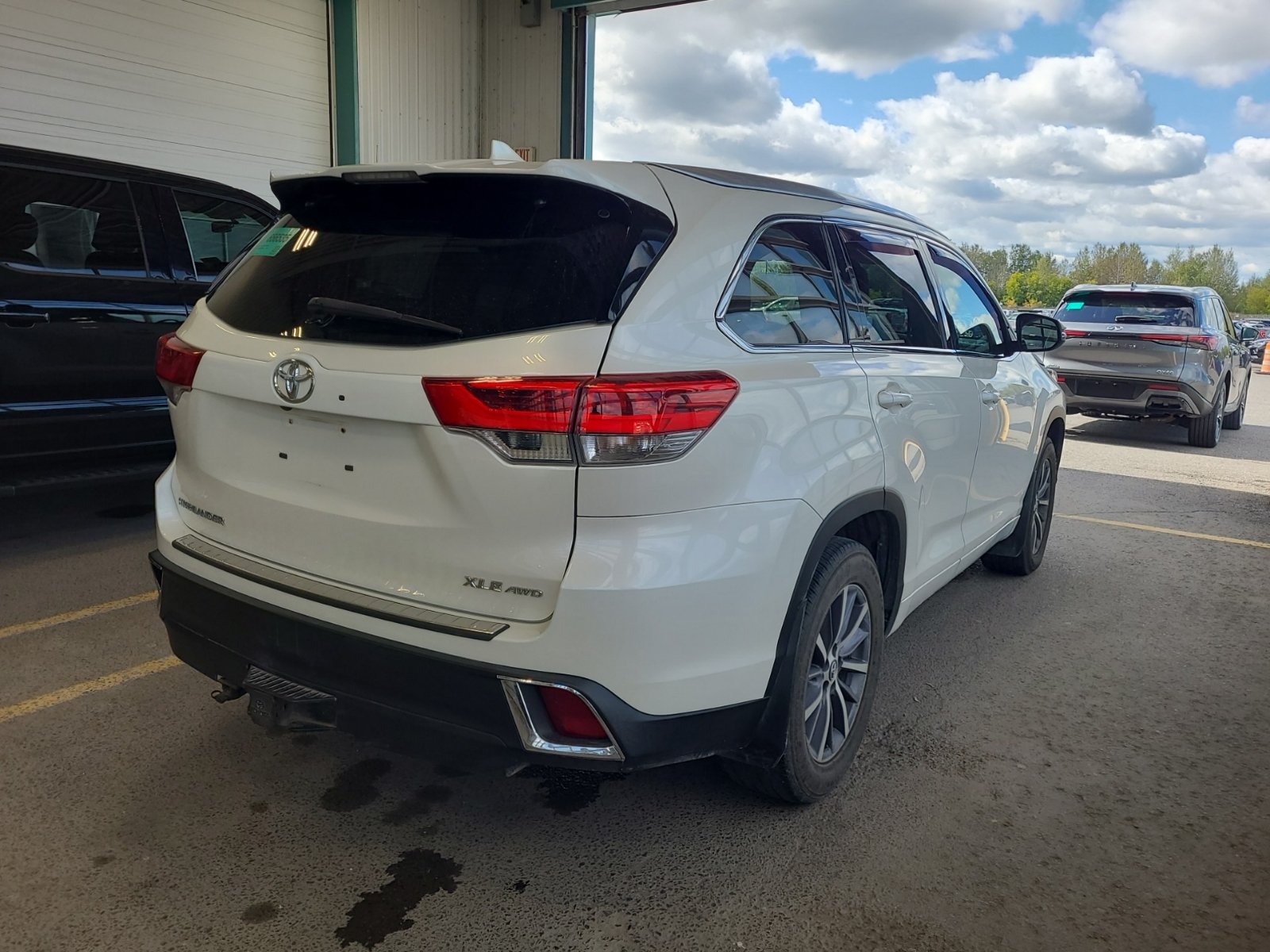 Used 2018 Toyota Highlander AWD V6 image 7