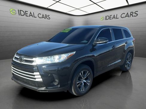 Used 2019 Toyota Highlander LE FWD image 1